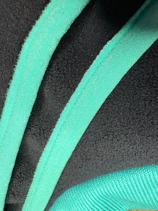 Open-Leg Fleece Vest - Black & Aqua